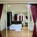 Мини-отель Baignoire Blaneo & Sauna 10 Minutes De La Gare Туркуэн