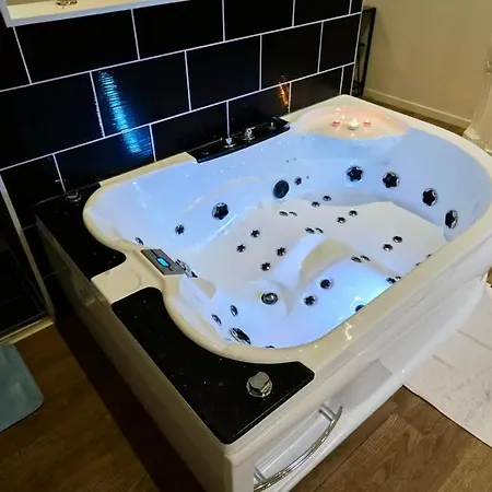 Baignoire Blaneo & Sauna 10 Minutes De La Gare Tourcoing