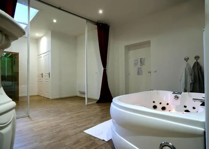 Han/Misafirhane Baignoire Blaneo & Sauna 10 Minutes De La Gare
